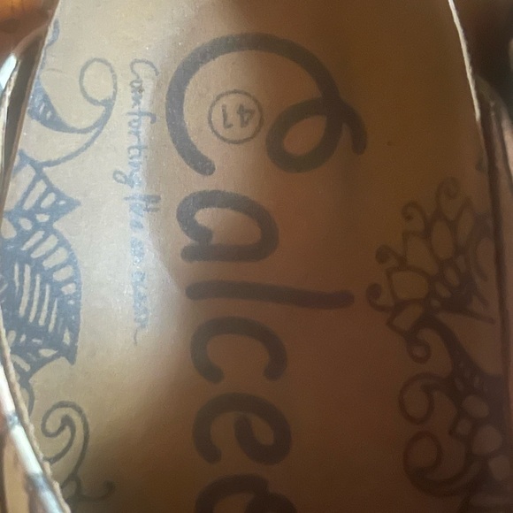 Calceo Women’s Floral Dry Skull Clogs - Picture 4 of 4